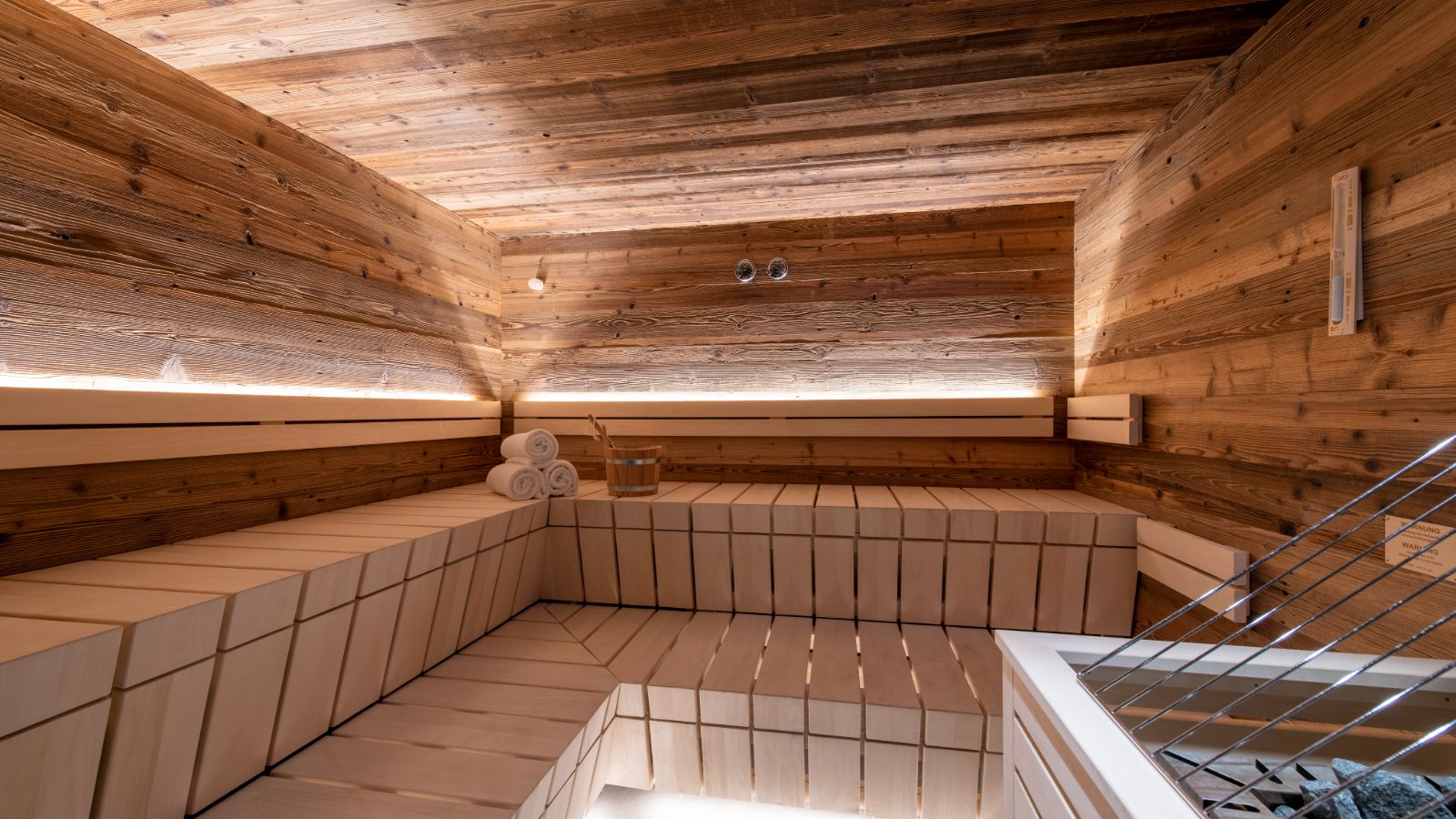 Luxury-ski-apartment-Lech-Brunnenhof-13-Oxford-Ski-Sauna.jpg
