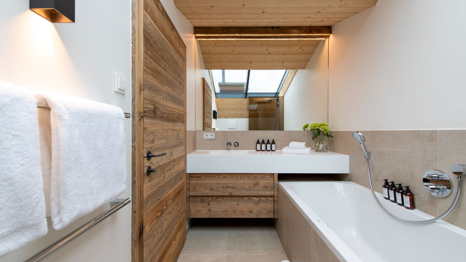 Luxury-ski-apartment-Lech-Brunnenhof-13-Oxford-Ski-Bathroom.jpg