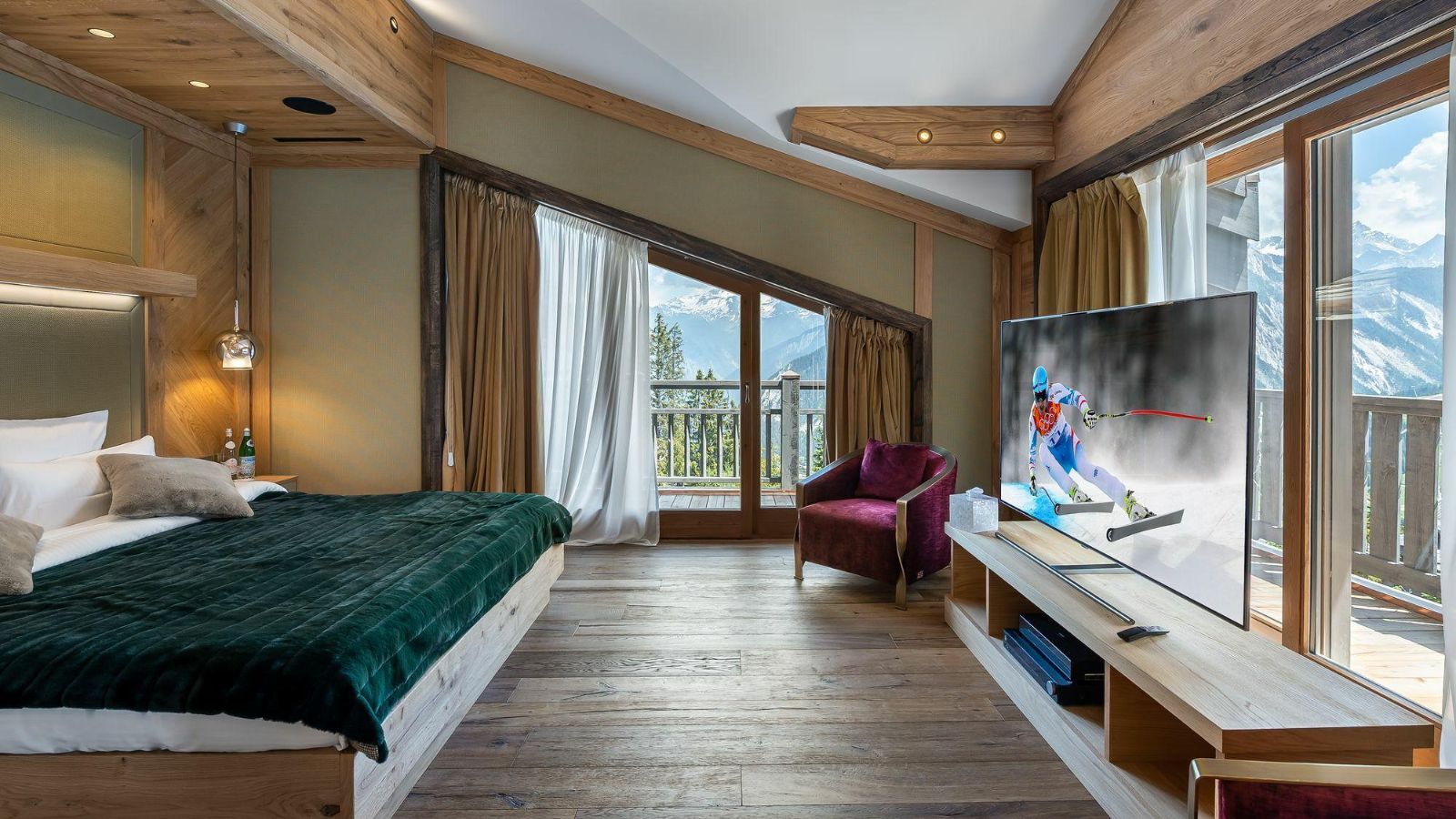 Luxury-ski-Chalet-Courchevel-1850-Chalet-Aurore-Oxford-Ski-Bedroom (15).jpg