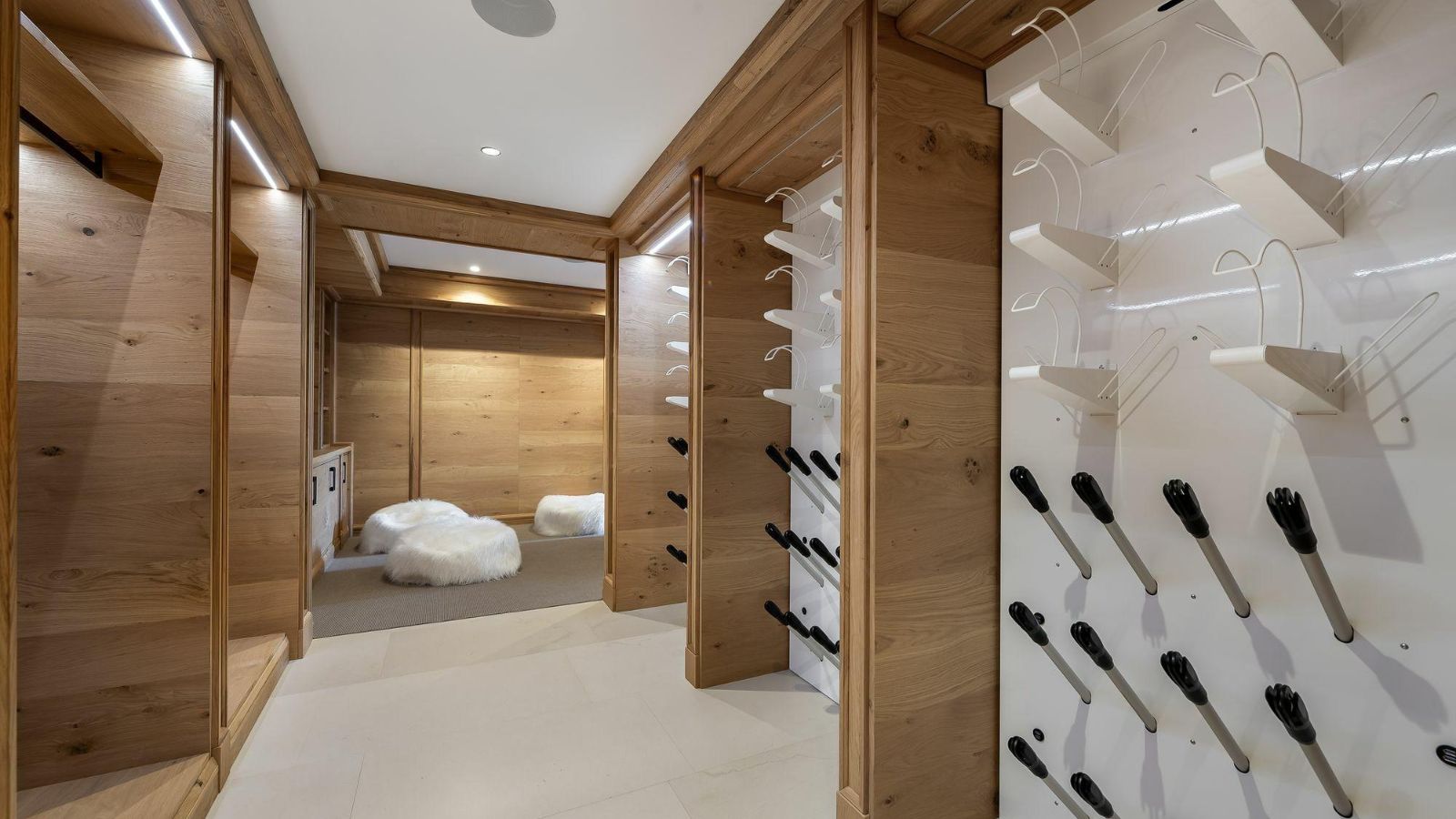 Luxury-ski-Chalet-Courchevel-1850-Chalet-Aurore-Oxford-Ski-Boot_room.jpg