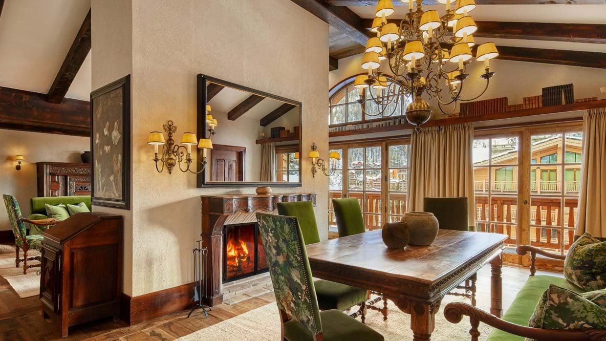 luxury-hotels-france-Val-dIsere-Airelles-Apartment-Montmayeur-Salon.jpg