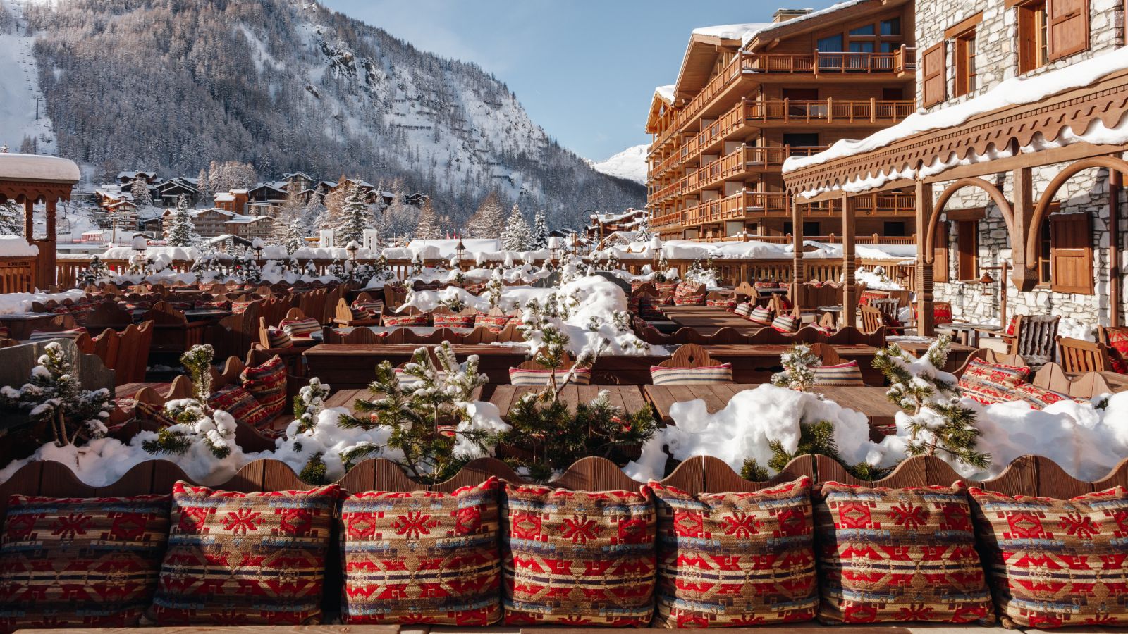 luxury-hotels-france-Val-dIsere-Airelles-loulou-terrace.jpg