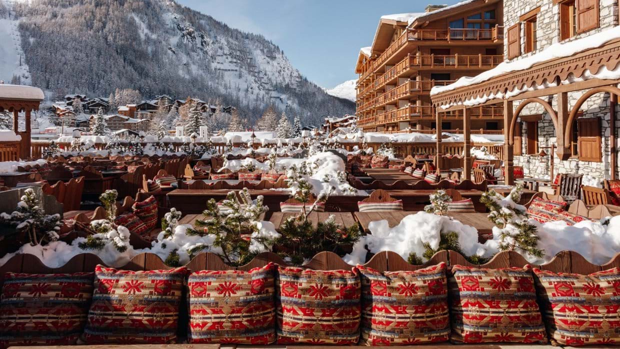 luxury-hotels-france-Val-dIsere-Airelles-loulou-terrace.jpg