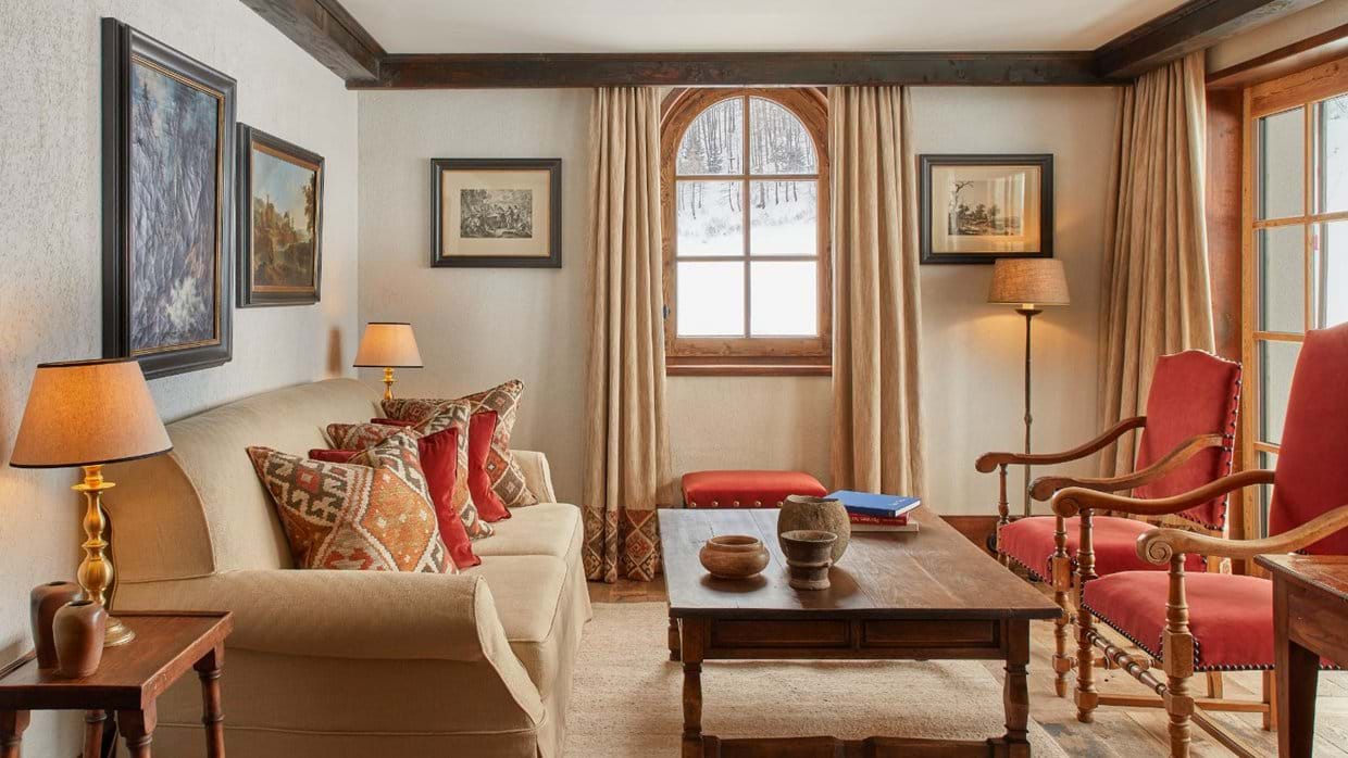 luxury-hotels-france-Val-dIsere-Airelles-suite-salon.jpg