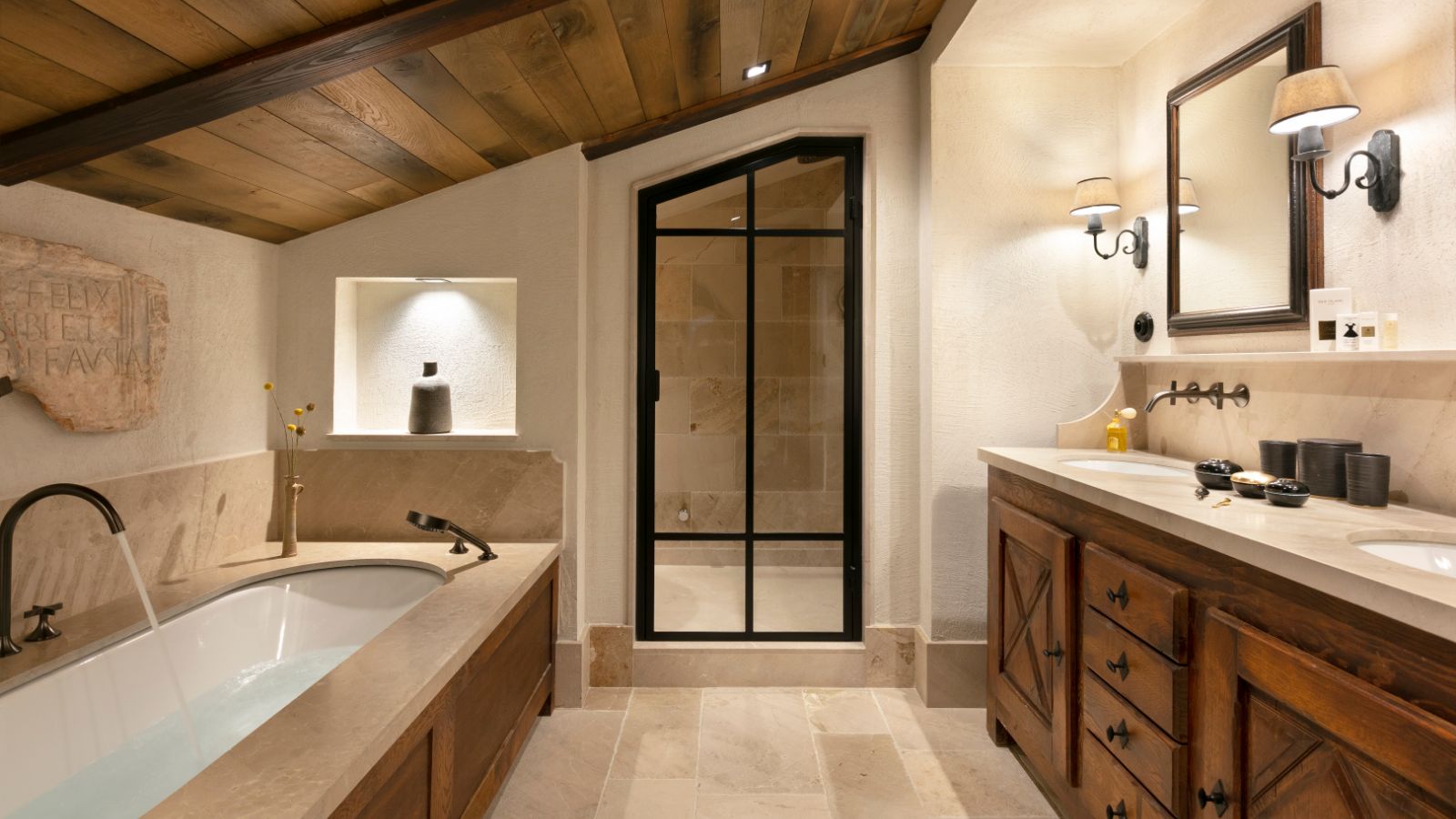 luxury-hotels-france-Val-dIsere-Apartment-Chantemerle-Salle-de-bain.jpg