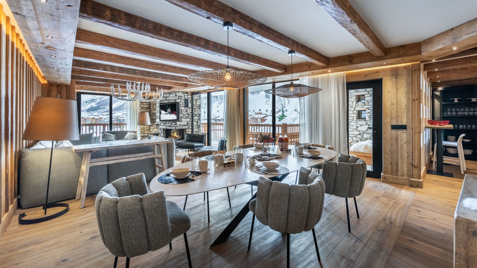 Luxury-Ski-Chalet-Best-View-Val-d'Isere-Oxford-Ski-Lounge2.jpg