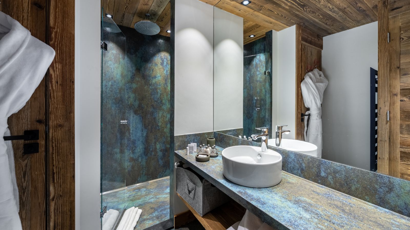 Luxury-Ski-Chalet-Best-View-Val-d'Isere-Oxford-Ski-Bathroom.jpg