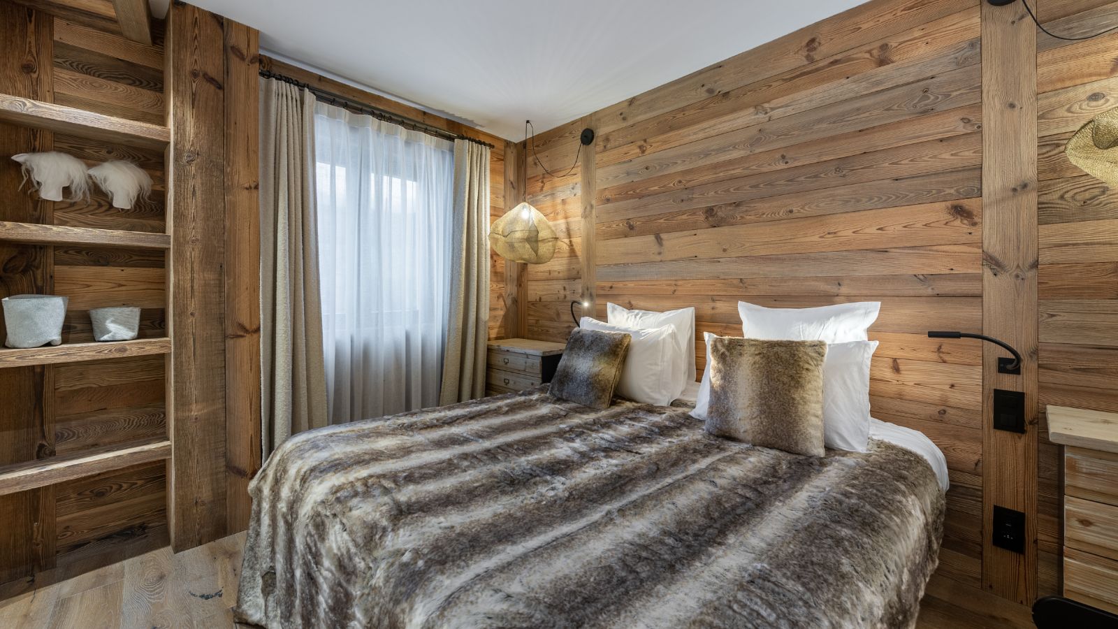 Luxury-Ski-Chalet-Best-View-Val-d'Isere-Oxford-Ski-Bedroom (2).jpg