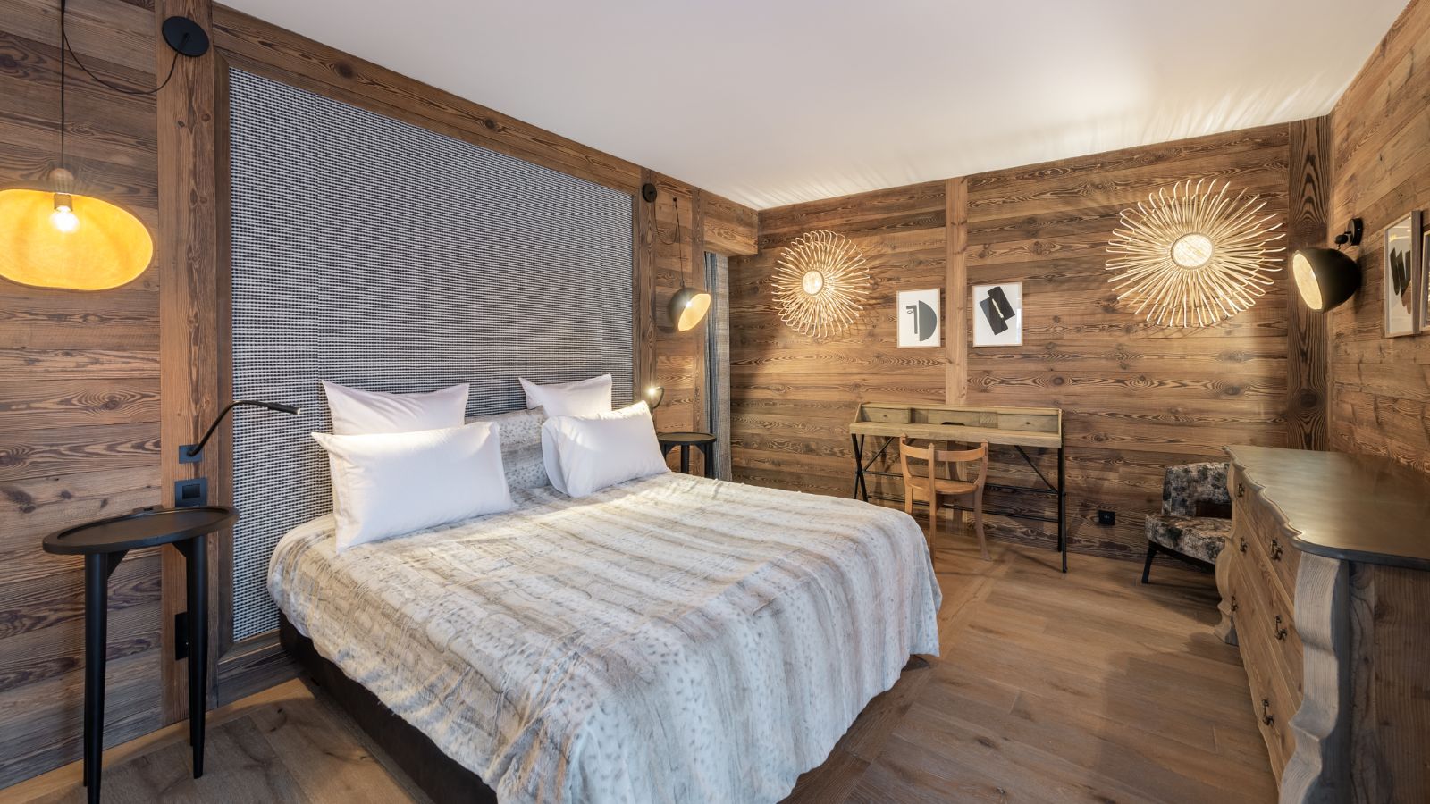 Luxury-Ski-Chalet-Best-View-Val-d'Isere-Oxford-Ski-Bedroom (3).jpg