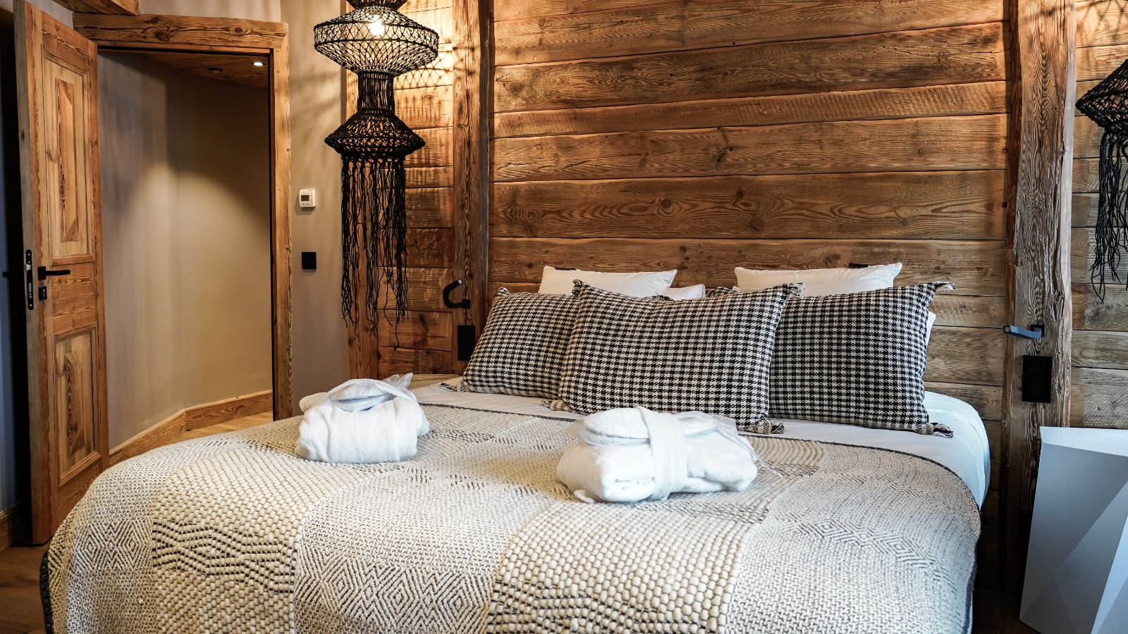Luxury-Ski-Chalet-Chalet-Cahokia-Val-d'Isere-Oxford-Ski-Bedroom (1).JPG