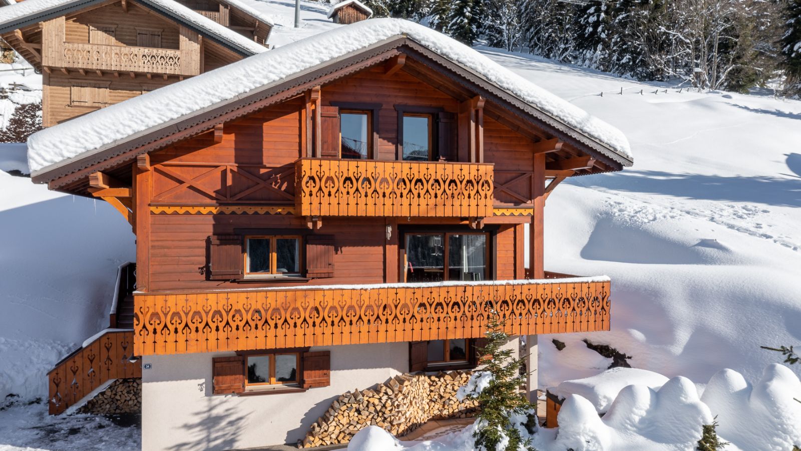 Luxury-Ski-Chalet-Chatel-Fleurie-Oxford-Ski-Exterior3.jpg