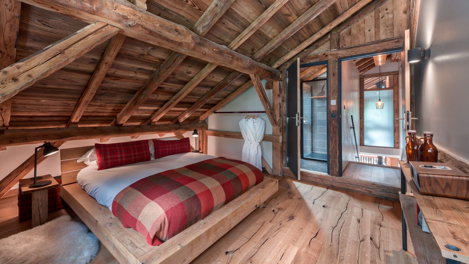 Luxury-Ski-Chalet-Morzine-Chalet-Bobb-Oxford-Ski-Bedroom (1).jpg