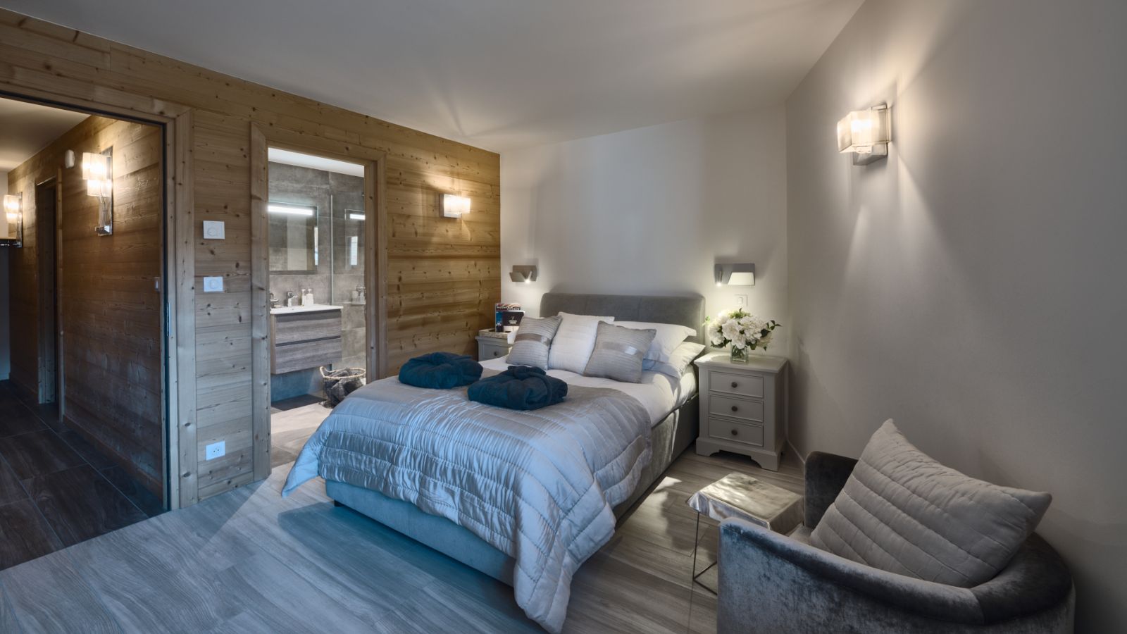 Luxury-Ski-Chalet-Morzine-Chalet-Blanc-Oxford-Ski-Bedroom (7).jpg