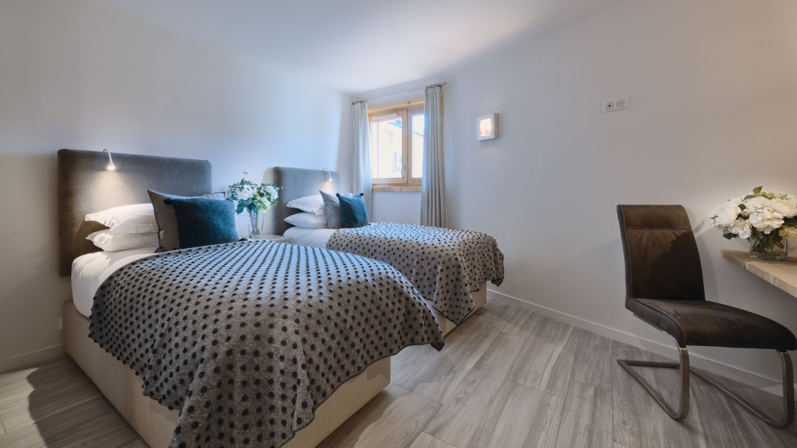 Luxury-Ski-Chalet-Morzine-Chalet-Blanc-Oxford-Ski-Bedroom (9).jpg