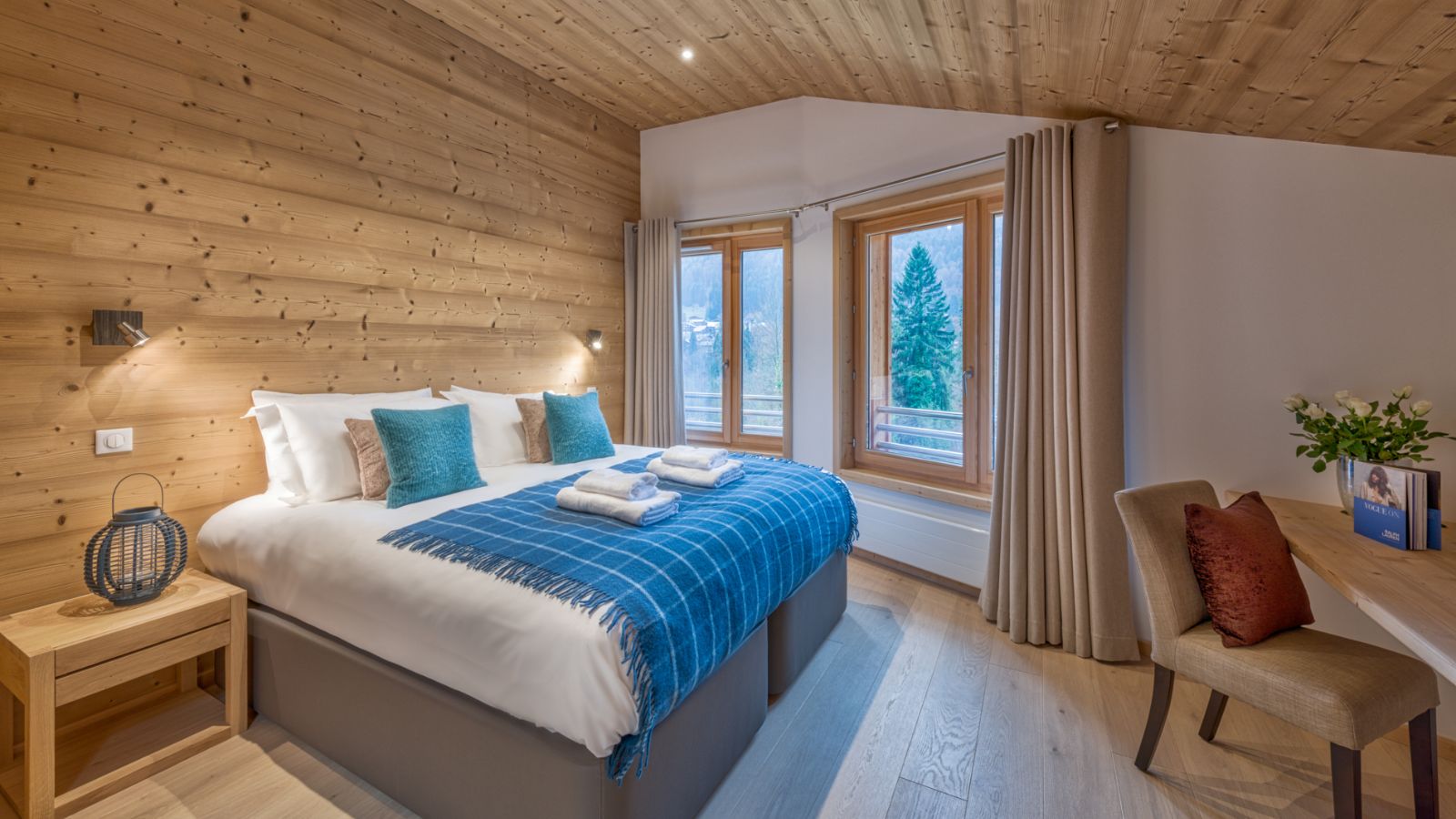 Luxury-Ski-Chalet-Morzine-Chalet-Lorne-Oxford-Ski-Bedroom (2).jpg