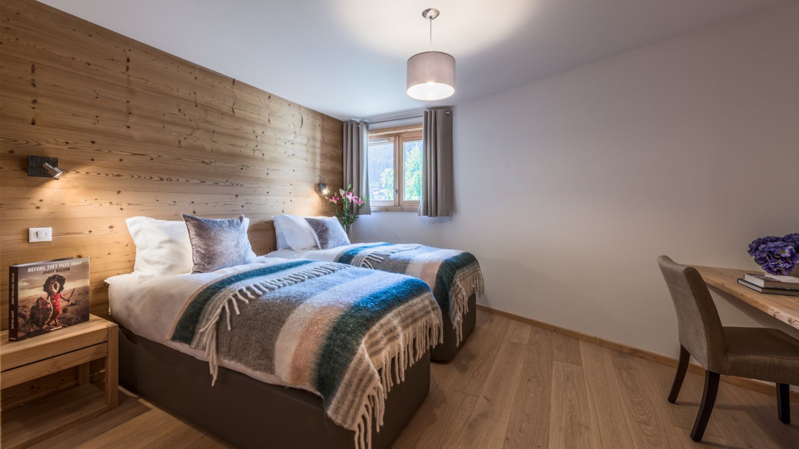 Luxury-Ski-Chalet-Morzine-Chalet-Lorne-Oxford-Ski-Bedroom (3).jpg