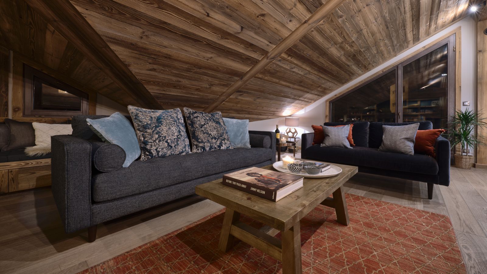 Luxury-Ski-Chalet-Morzine-Vesper-Oxford-Ski-Lounge2.jpg