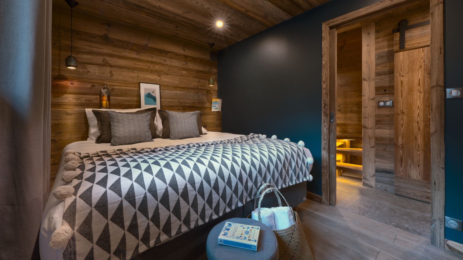 Luxury-Ski-Chalet-Morzine-Vesper-Oxford-Ski-Bedroom (1).jpg