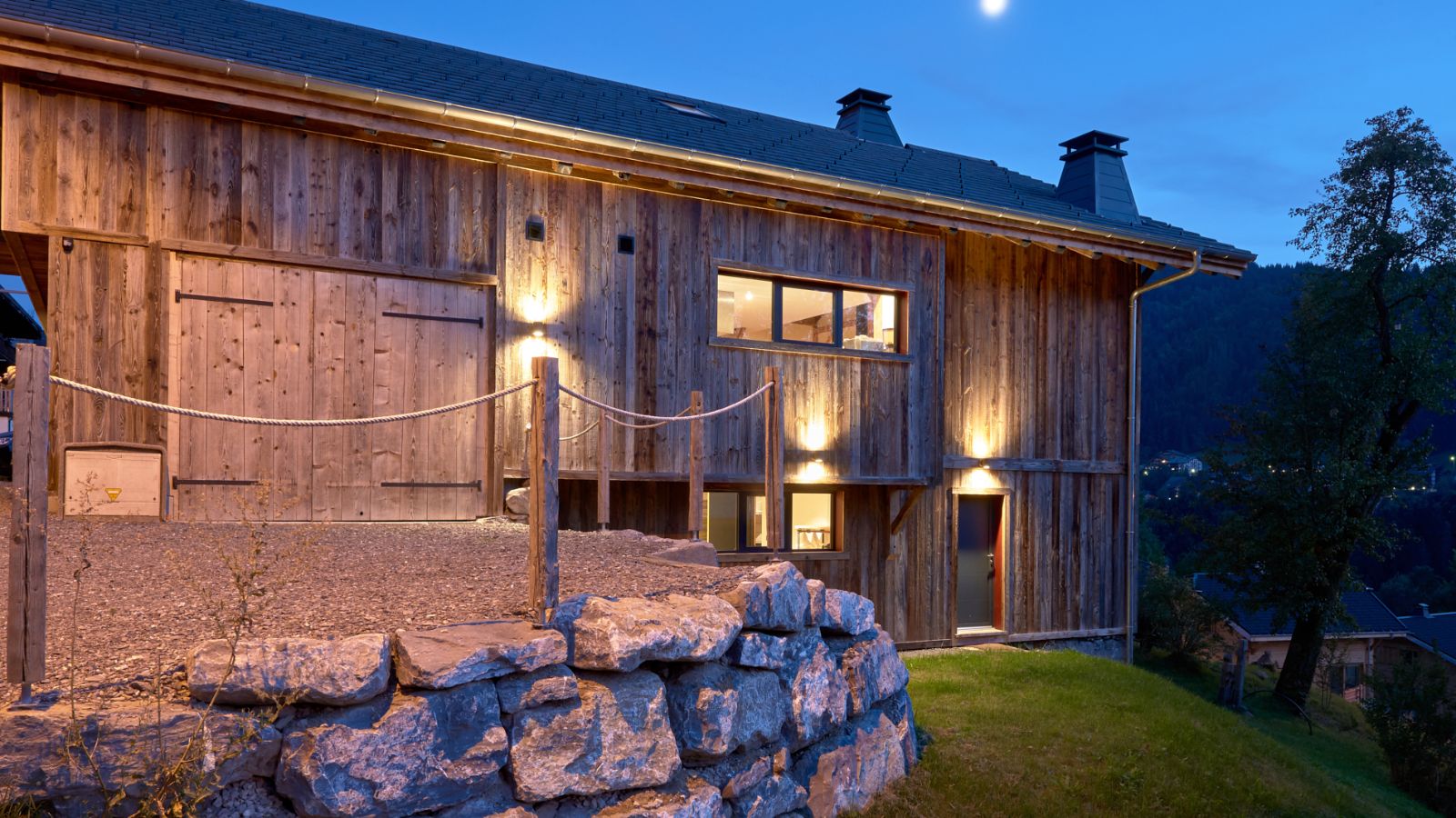 Luxury-ski-chalet-Morzine-Apartment-Deux-Chevaux-Oxford-Ski-Exterior.jpg