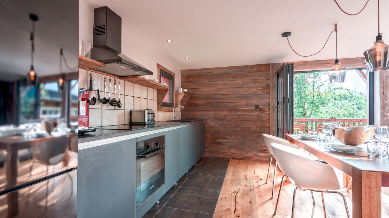 Luxury-ski-chalet-Morzine-Apartment-Deux-Chevaux-Oxford-Ski-Kitchen.jpg