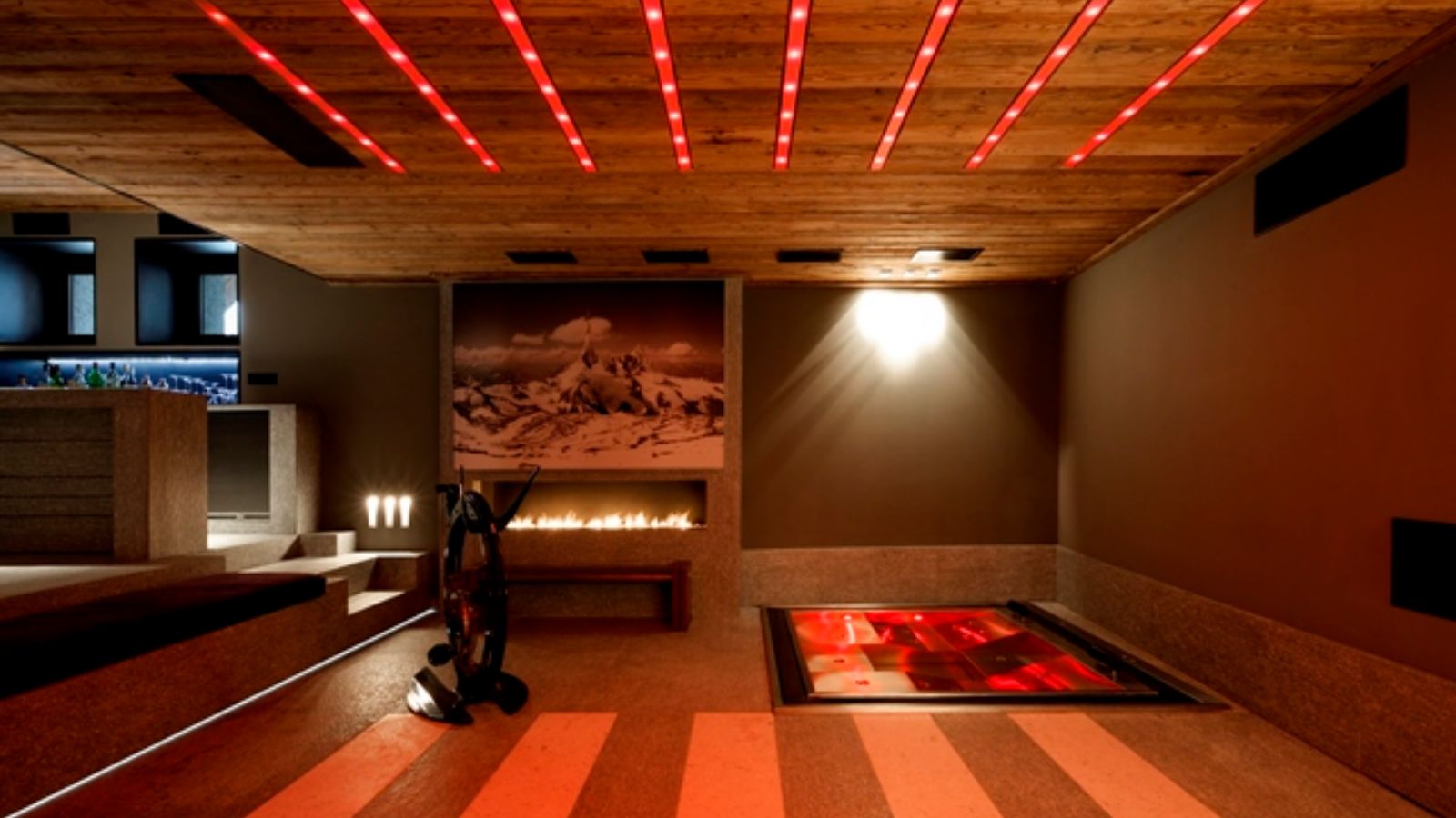 luxury-chalet-jaguar-megève-oxford-ski-jacuzzi.jpg