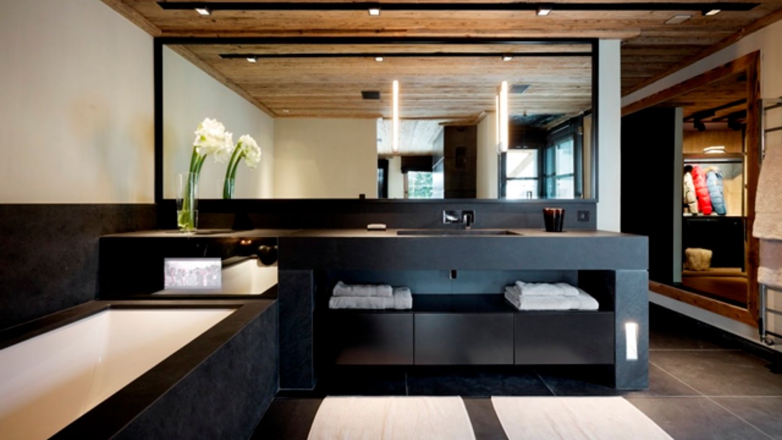 luxury-chalet-jaguar-megève-oxford-ski-bathroom.jpg