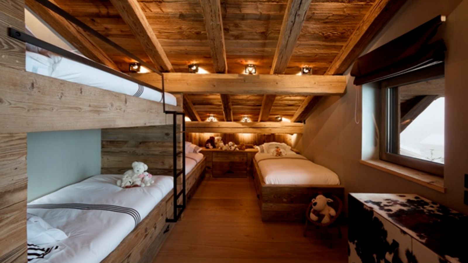 luxury-chalet-jaguar-megève-oxford-ski-bunks.jpg