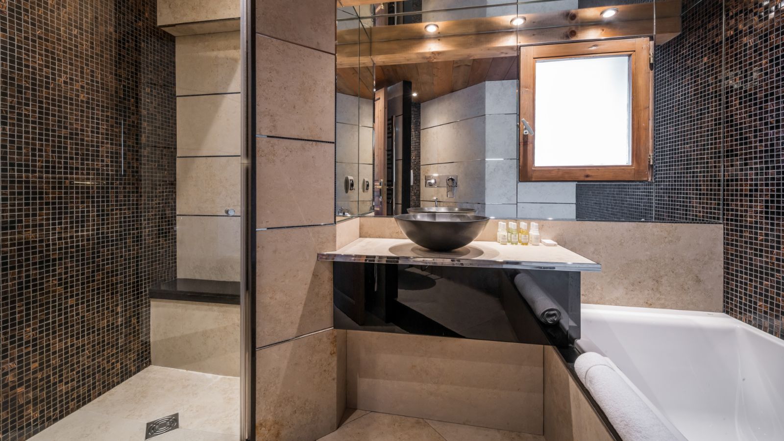 luxury-ski-chalet-meribel-mariefleur-oxford-bathroom (1).jpg