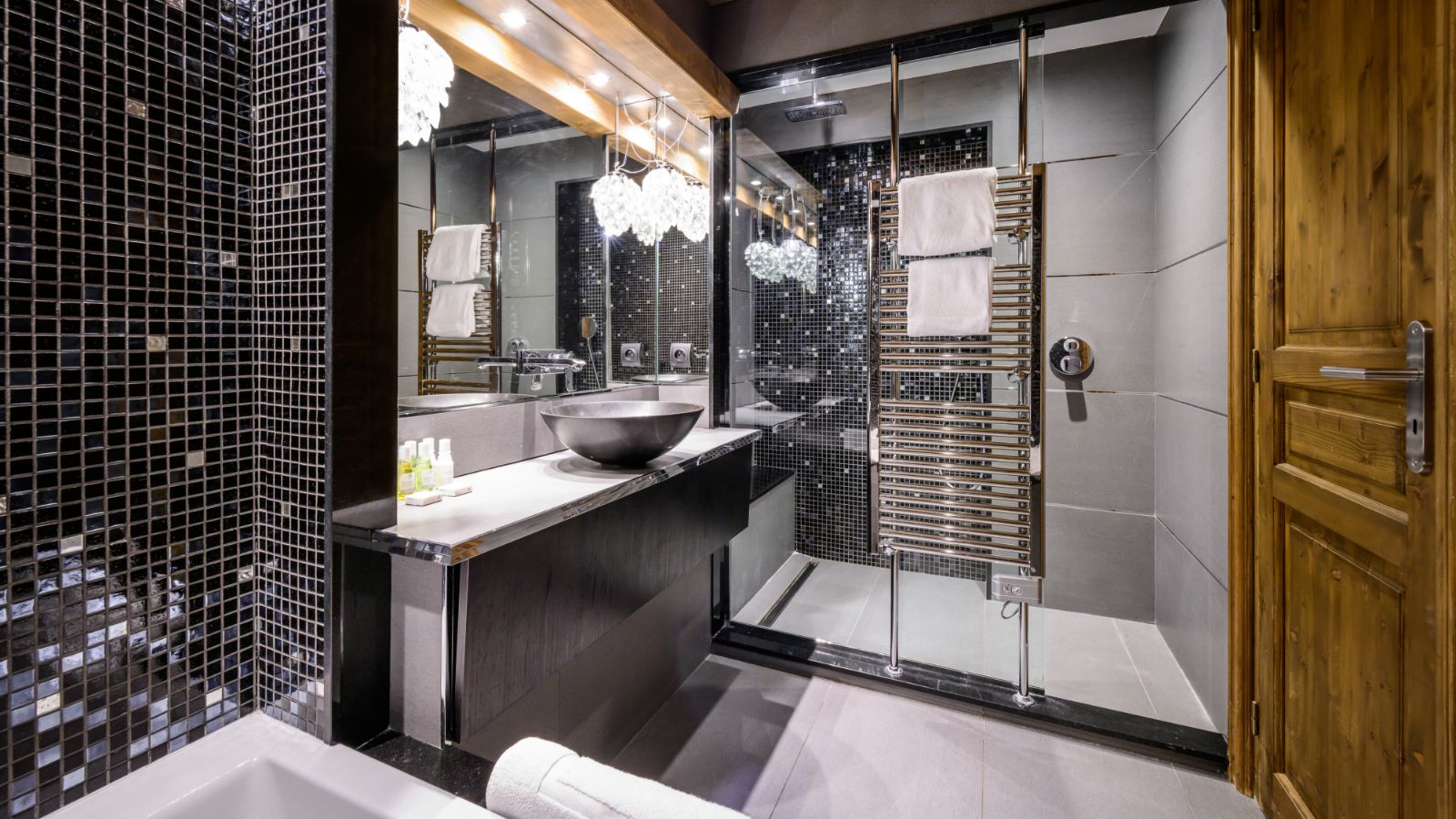 luxury-ski-chalet-meribel-mariefleur-oxford-bathroom (2).jpg