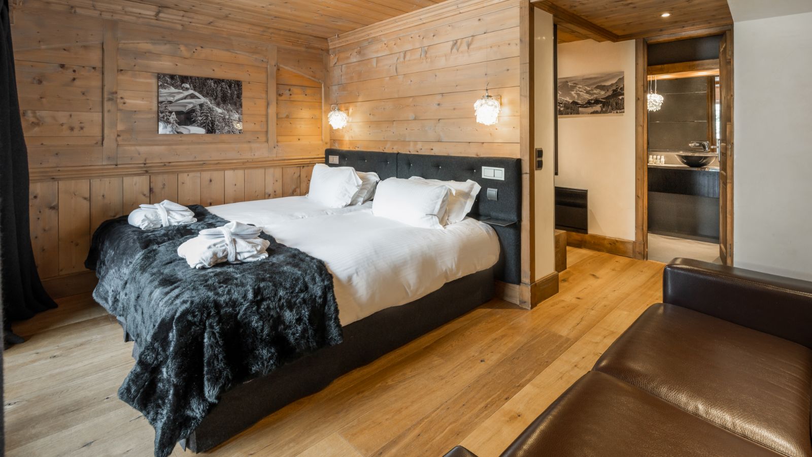 luxury-ski-chalet-meribel-mariefleur-oxford-bed (5).jpg