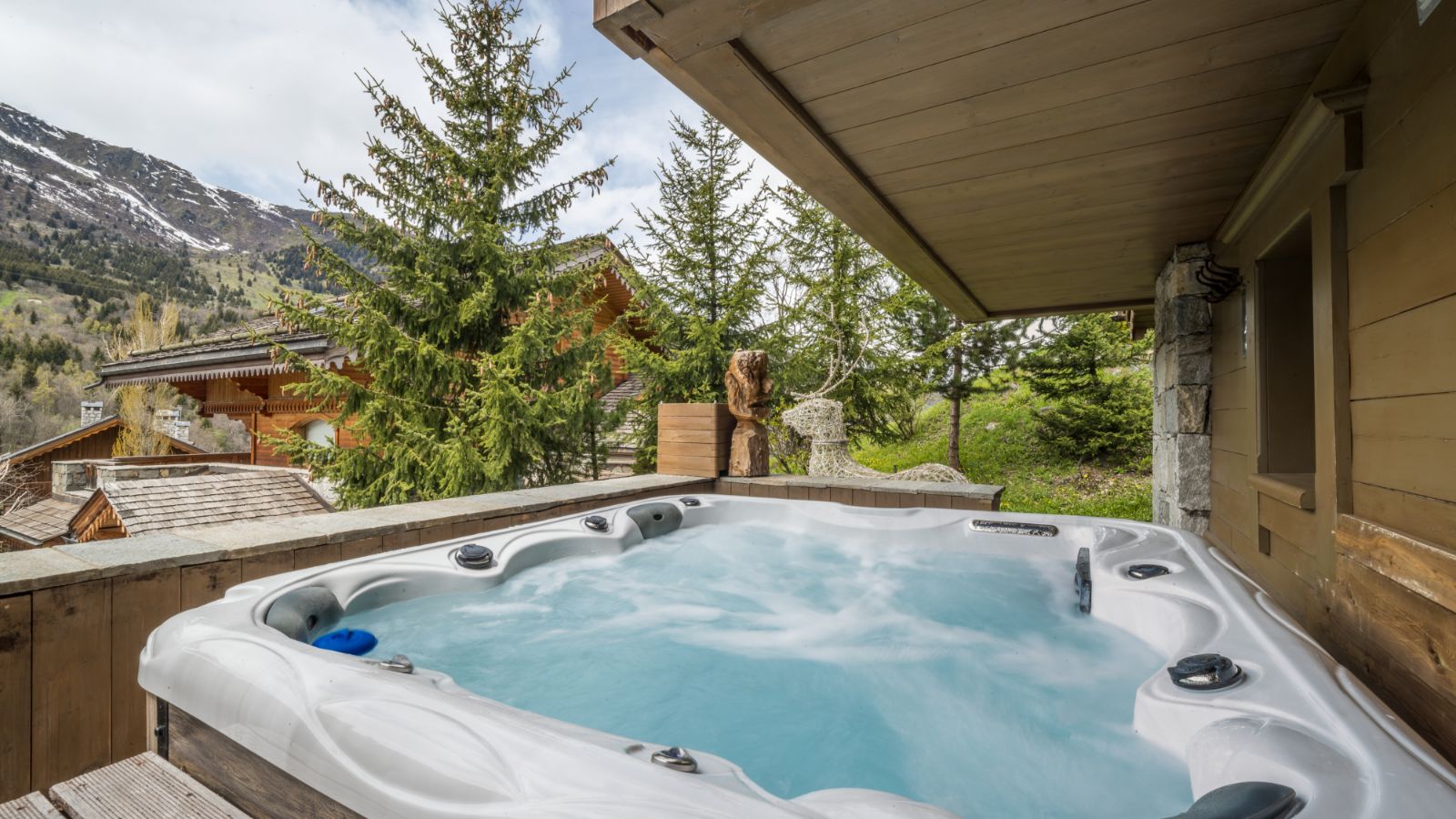luxury-ski-chalet-meribel-mariefleur-oxford-hot-tub (1).jpg