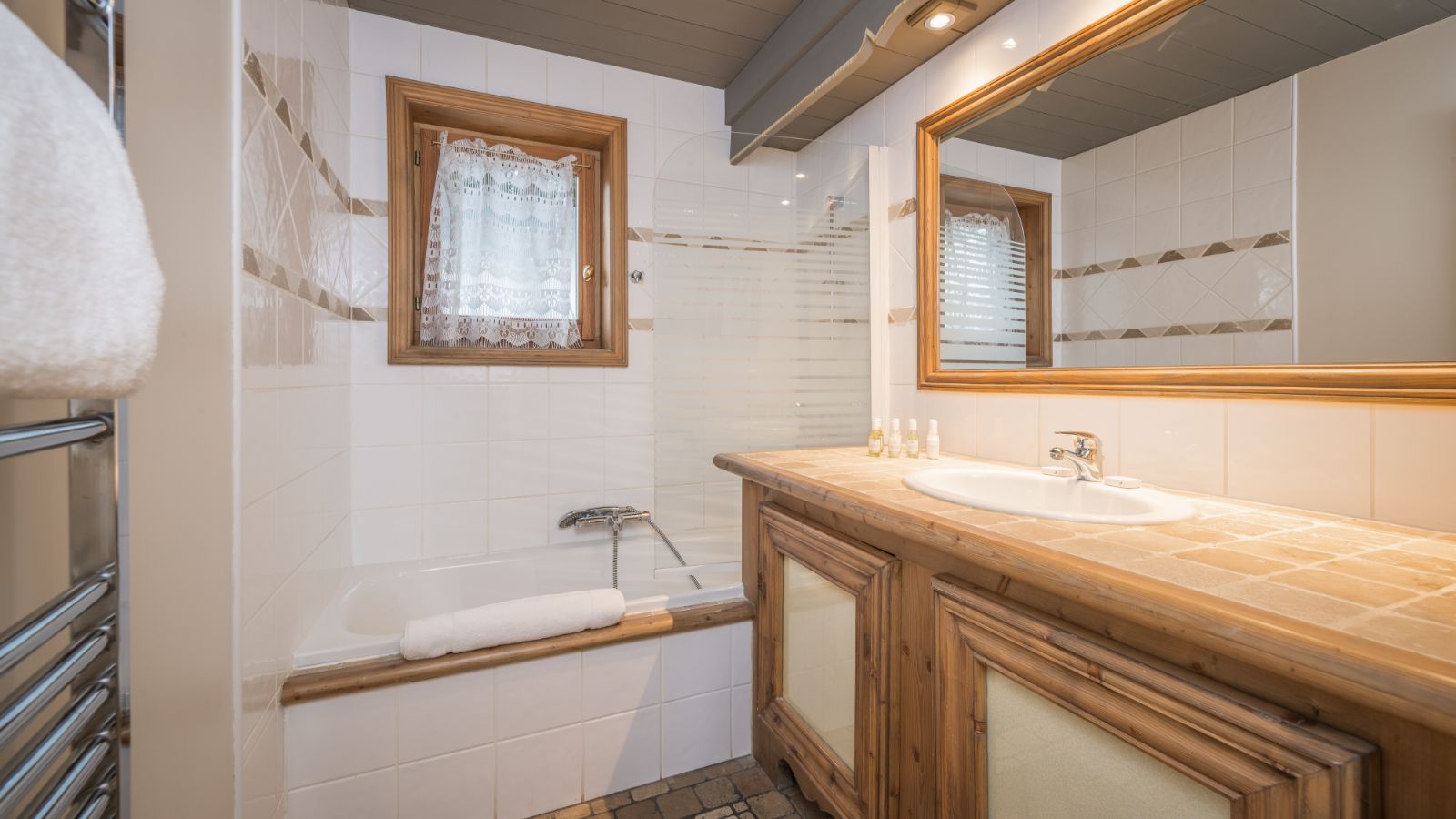 luxury-ski-chalet-meribel-brioche-oxford-ski-bathroom (1).jpg