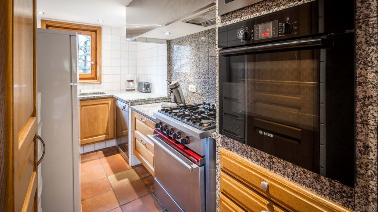 luxury-ski-chalet-meribel-brioche-oxford-ski-kitchen.jpg