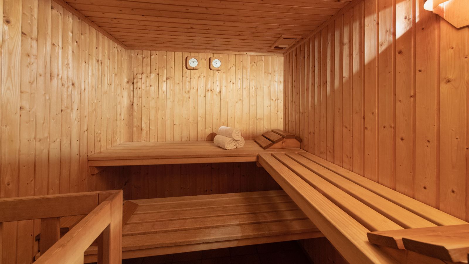luxury-ski-chalet-madonna-doss-oxford-ski-sauna.jpg