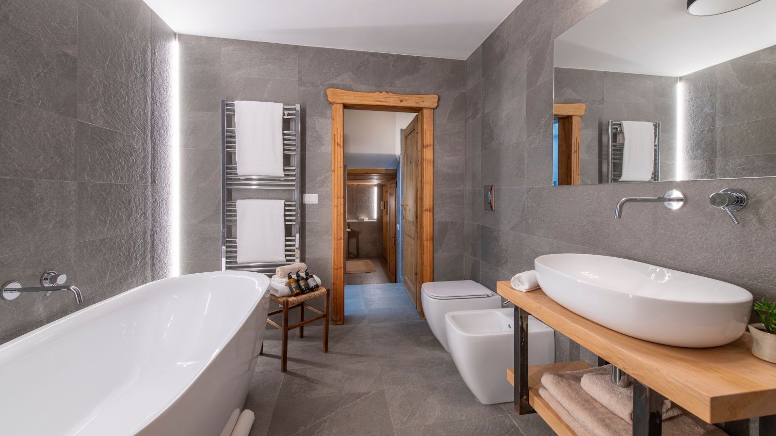 luxury-ski-chalet-madonna-doss-oxford-ski-bathroom (1).jpg