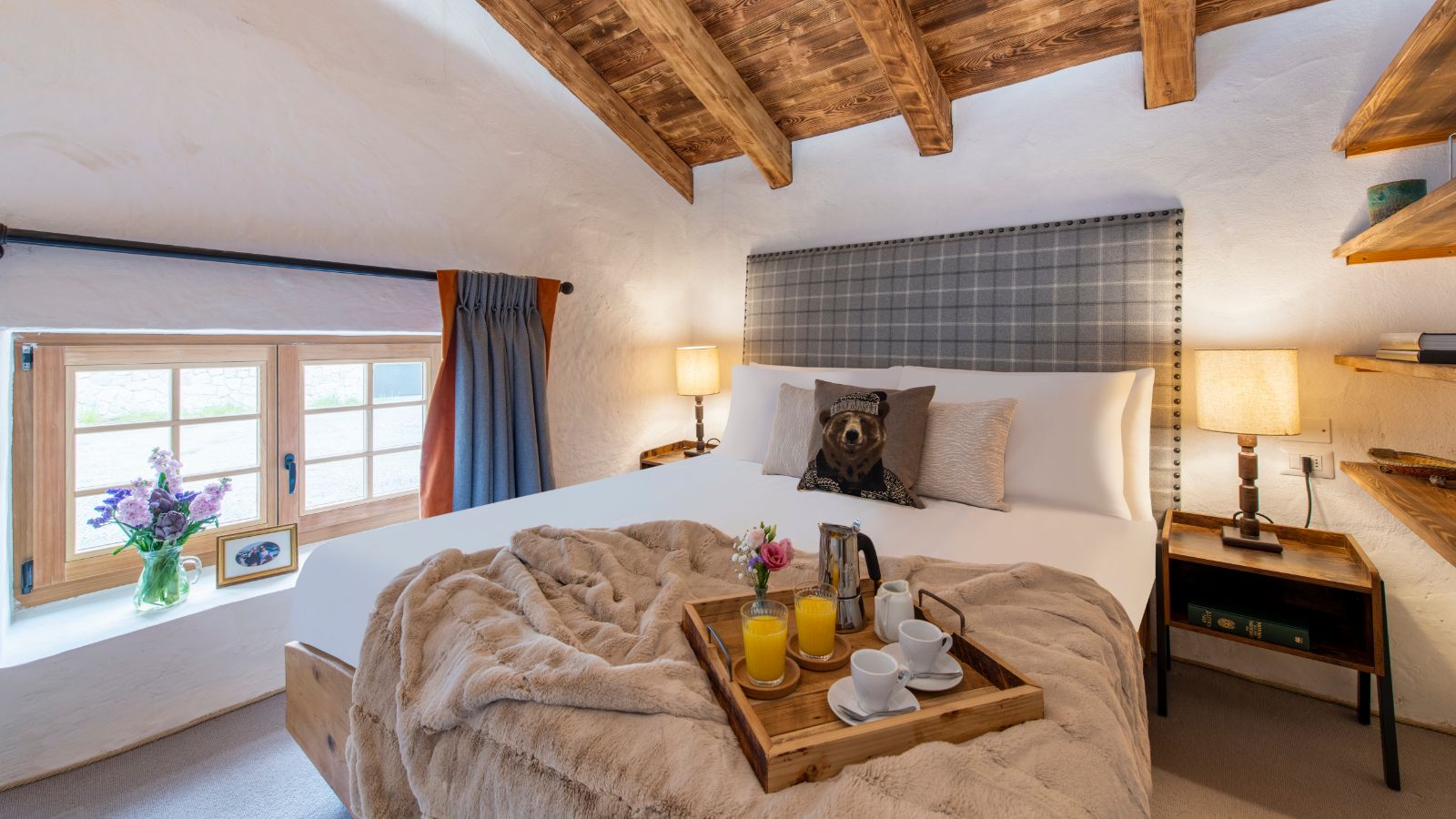 luxury-ski-chalet-madonna-doss-oxford-ski-bedroom (4).jpg