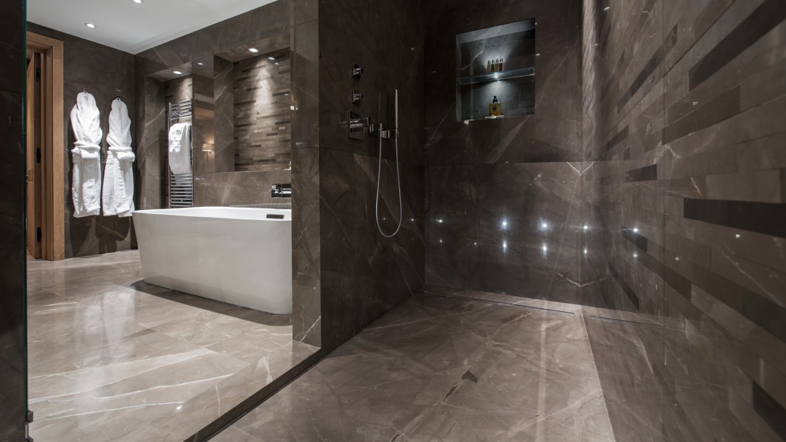 luxury-chalets-meribel-oxford-ski-company-le-grenier (11).jpg