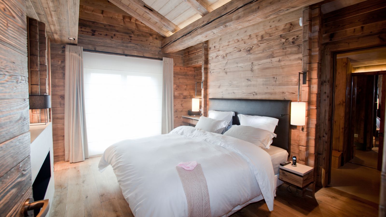 luxury-ski-chalet-megeve-zannier-oxford-ski-bedroom (6).JPG