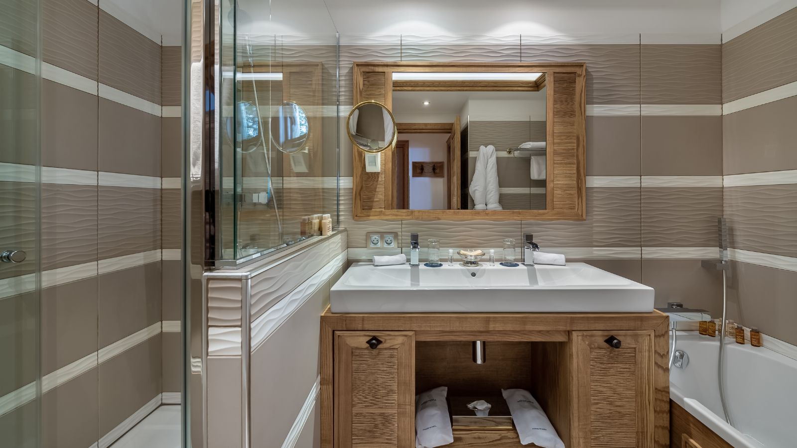 Hotel Annapurna - Bathroom.JPG