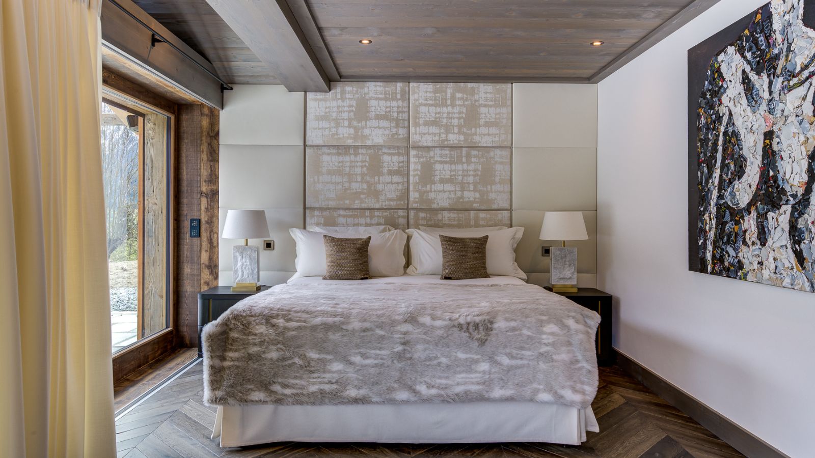 Luxury-ski-chalet-Chamonix-Chalet-Amarok-Bedroom (2).jpg
