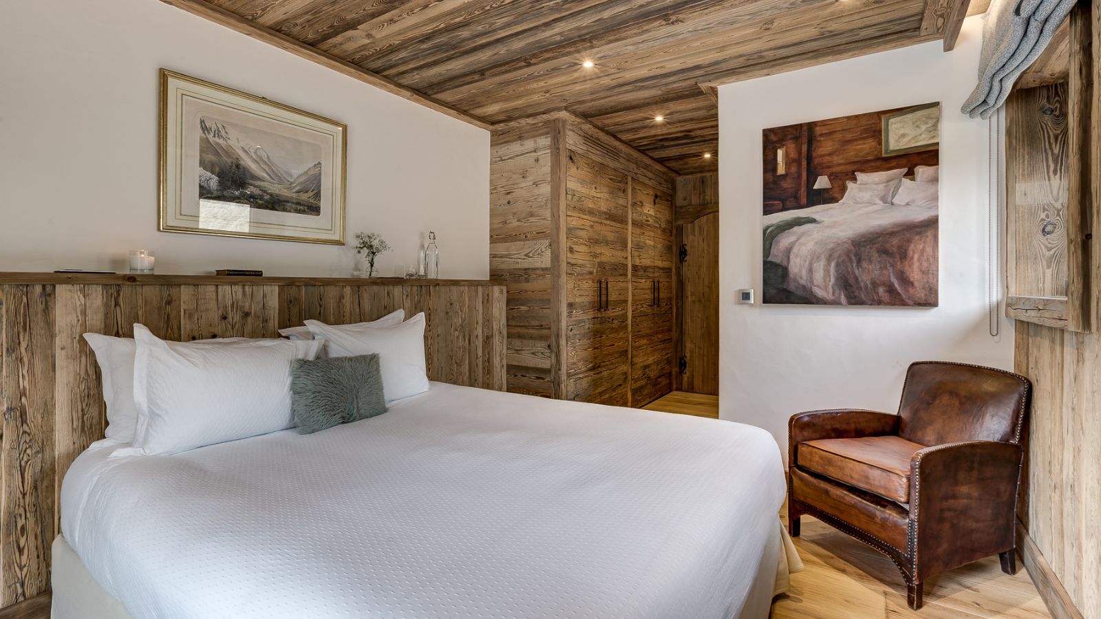 Luxury-ski-chalet-Chamonix-Chalet-Amarok-Bedroom (5).jpg