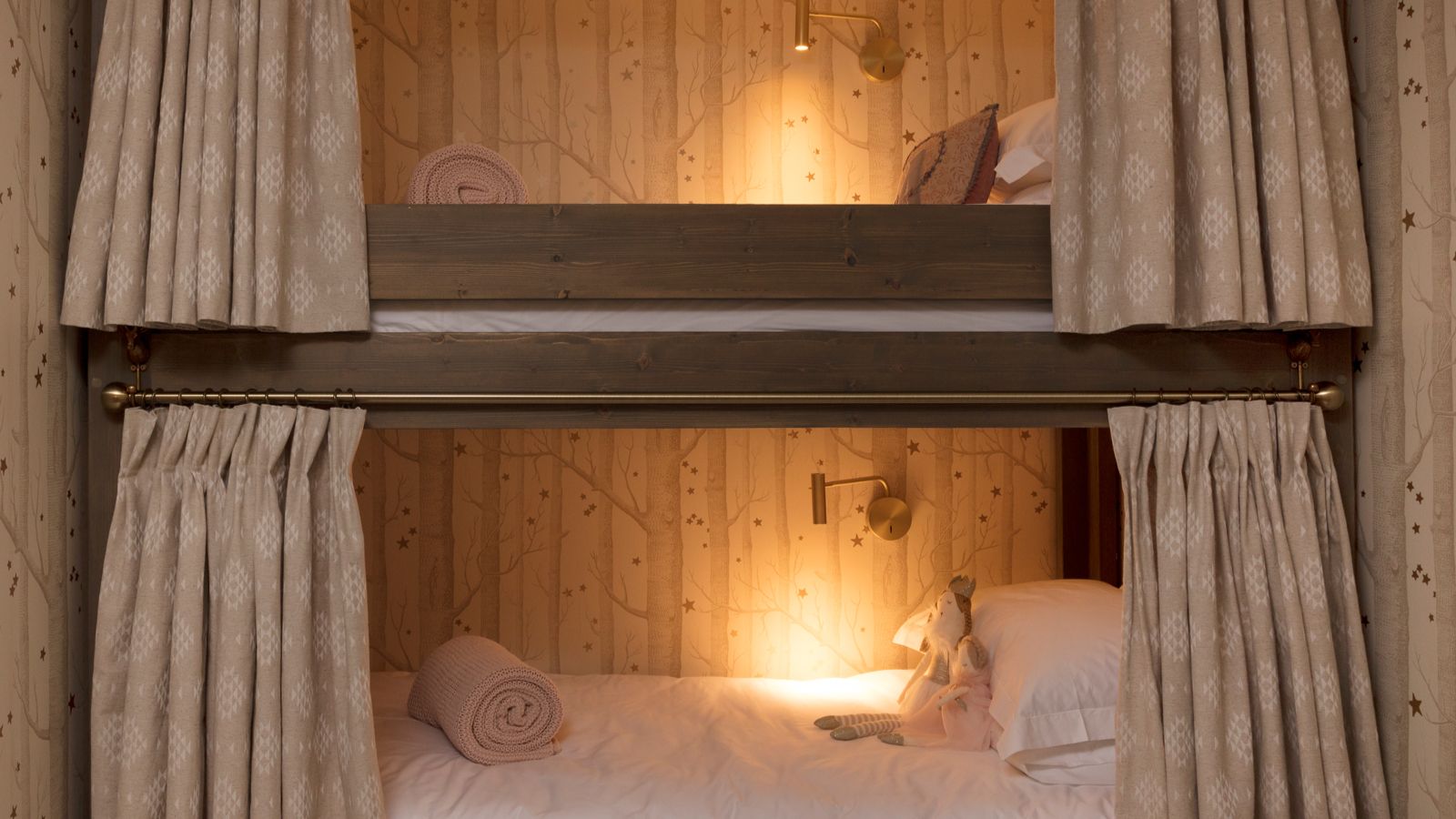 Luxury-ski-Chalet-Megeve-Chalet-Jolie-Oxford-Ski-Bunkroom.jpg