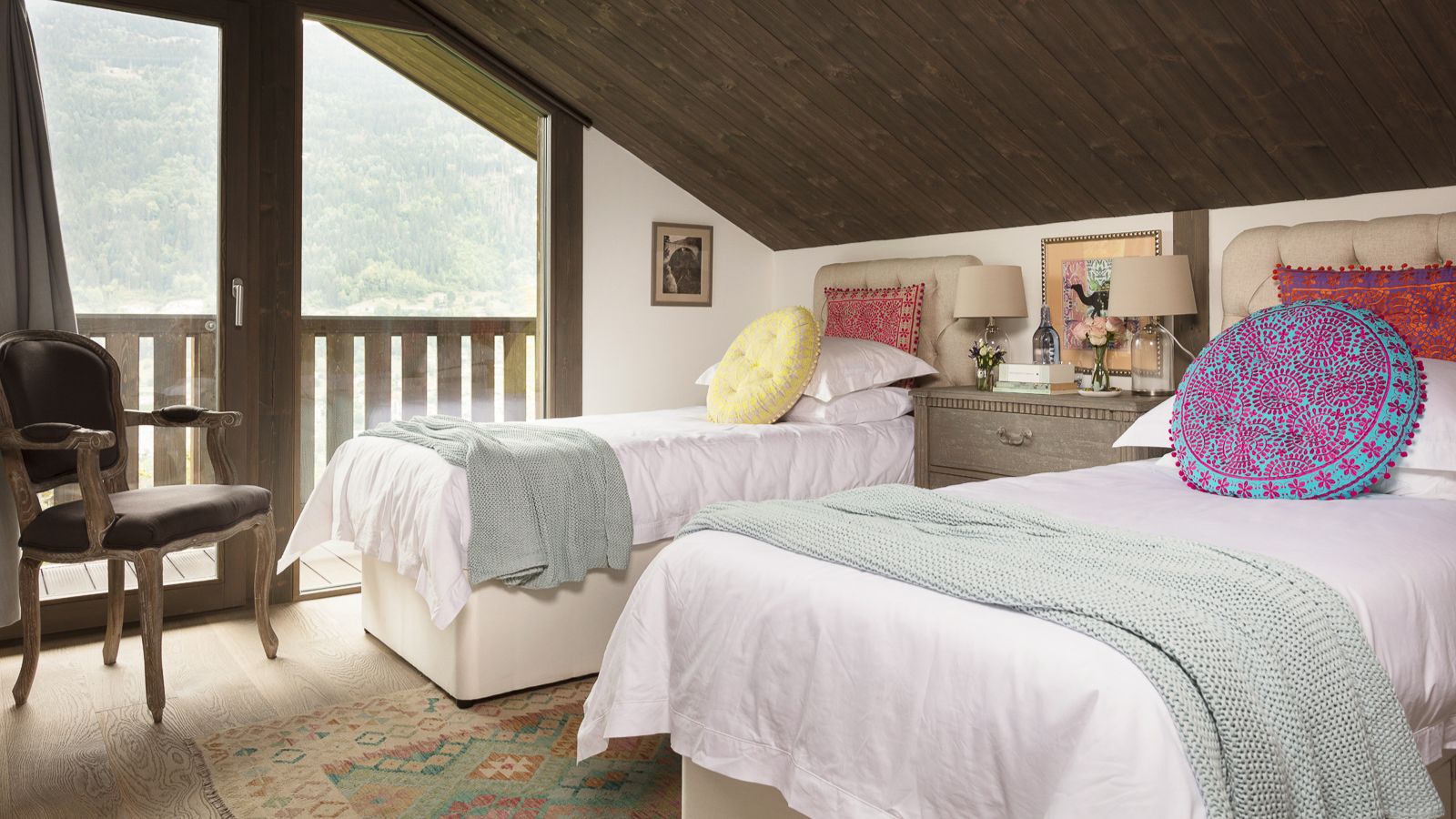 Luxury-ski-Chalet-Megeve-Chalet-Jolie-Oxford-Ski-Bedroom.jpg