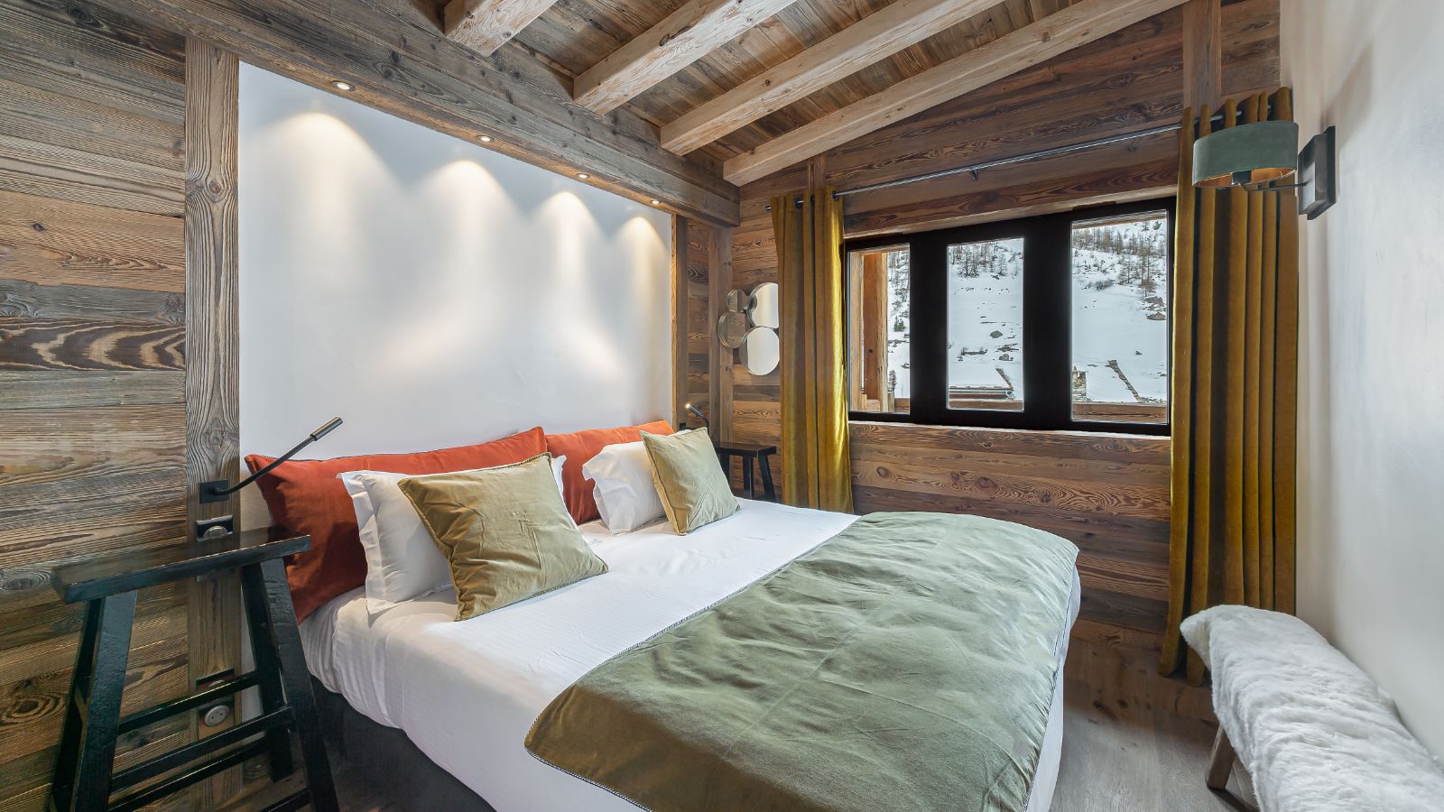 Luxury-Ski-Apartment-Val-dIsere-Penthouse-Fleche-Oxford-Ski-Bedroom3.jpg