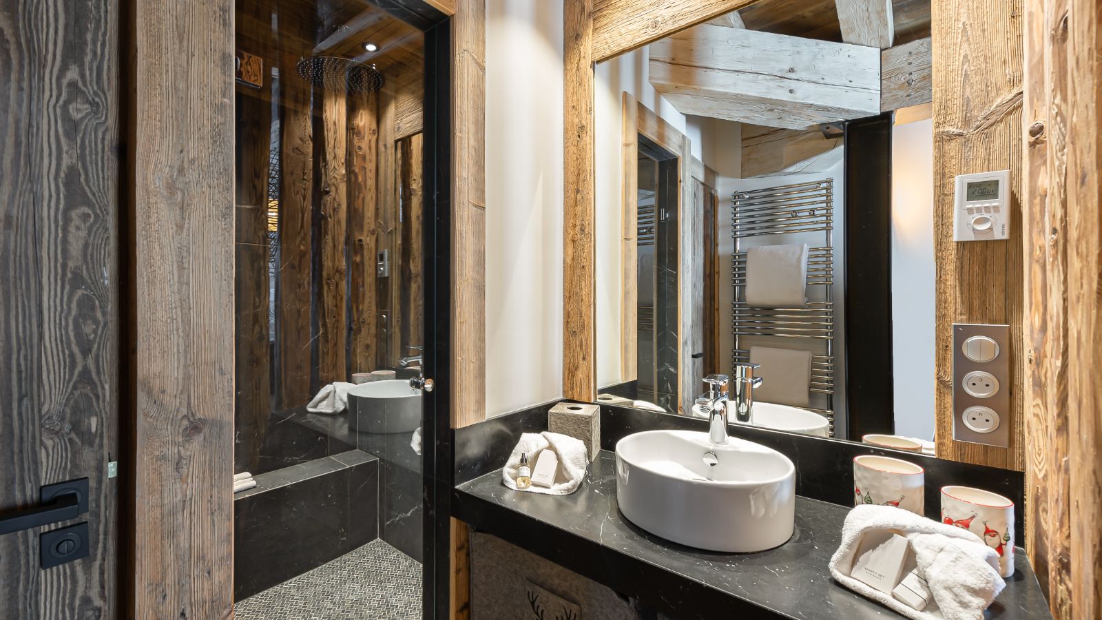 Luxury-Ski-Apartment-Val-dIsere-Penthouse-Fleche-Oxford-Ski-Bathroom.jpg