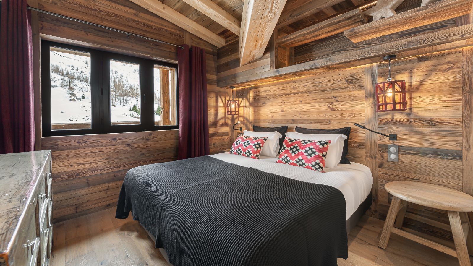Luxury-Ski-Apartment-Val-dIsere-Penthouse-Fleche-Oxford-Ski-Bedroom1.jpg