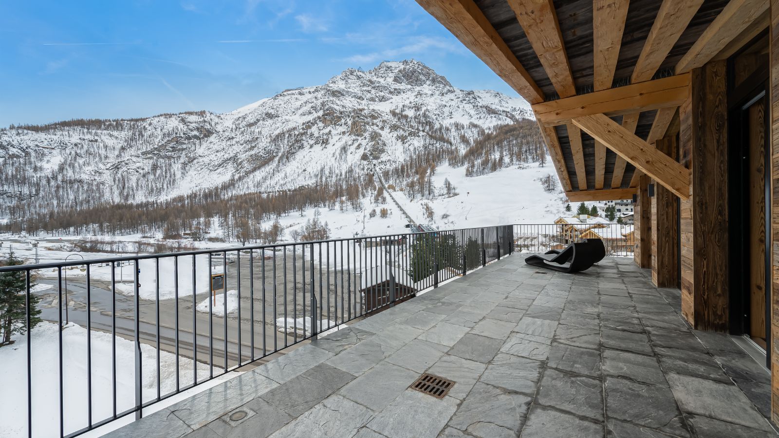 Luxury-Ski-Apartment-Val-dIsere-Penthouse-Chamois-Oxford-Ski-Terrace.jpg