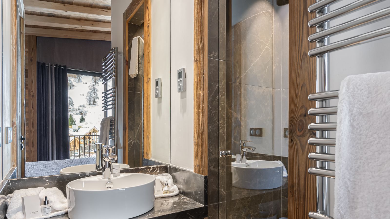 Luxury-Ski-Apartment-Val-dIsere-Penthouse-Chamois-Oxford-Ski-Bathroom.jpg