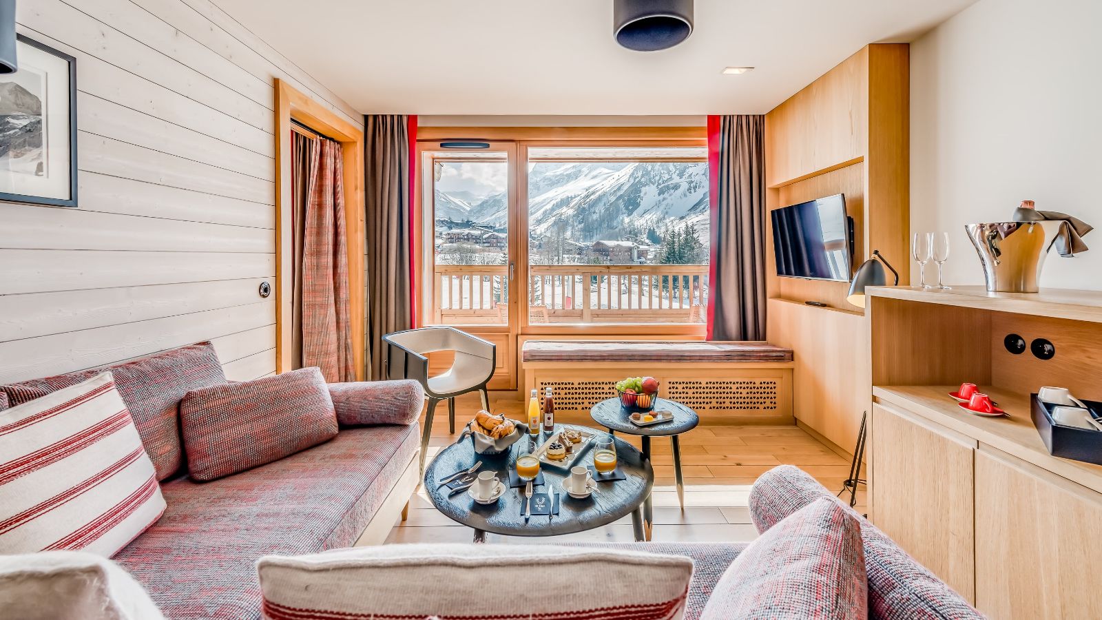 luxury-ski-hotel-val-d'isere-hotel-le-yule-oxford-ski-Suite12.jpg