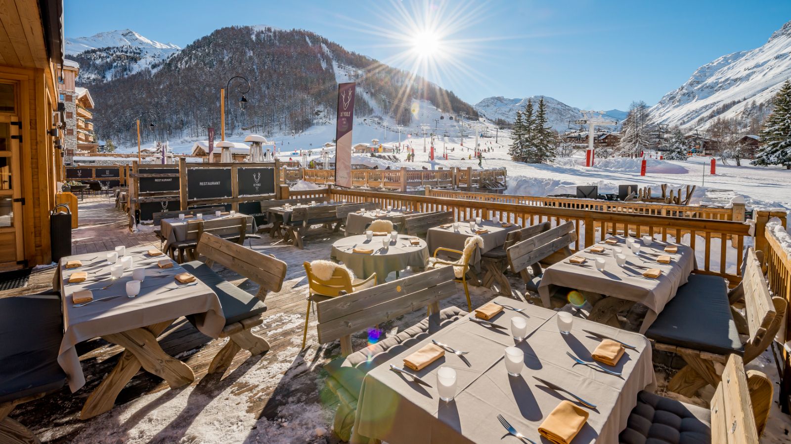 luxury-ski-hotel-val-d'isere-hotel-le-yule-oxford-ski-terrace.jpg